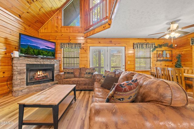 1656 Racoon Den Way, Sevierville, TN 37862