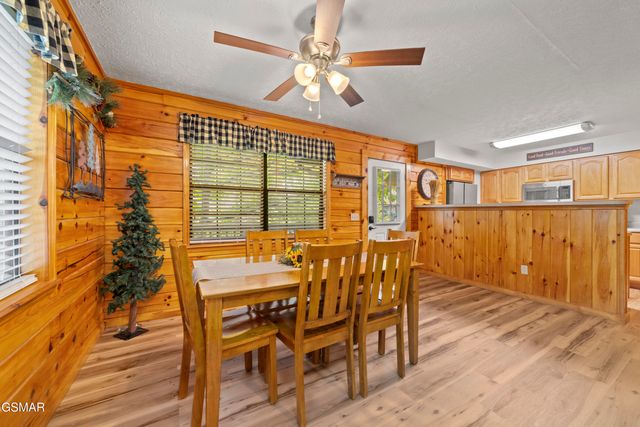 1656 Racoon Den Way, Sevierville, TN 37862