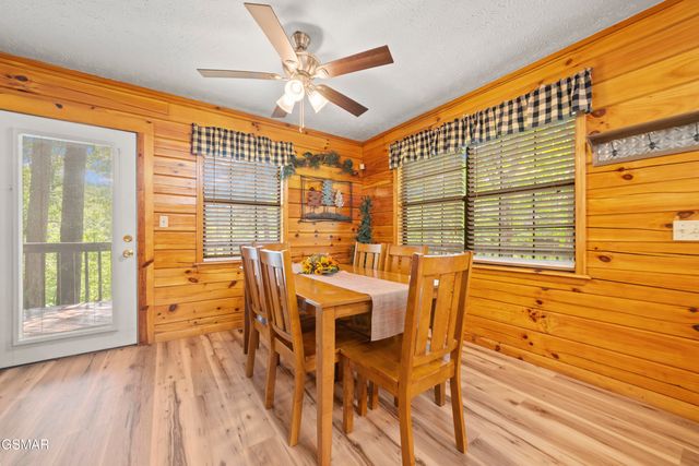 1656 Racoon Den Way, Sevierville, TN 37862