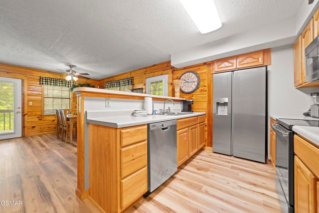 1656 Racoon Den Way, Sevierville, TN 37862