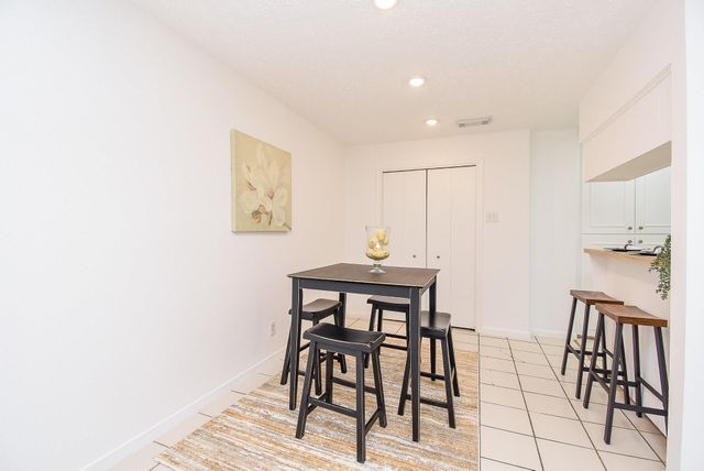 5542 Holly Street 207, Houston, TX 77081