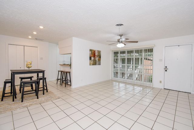 5542 Holly Street 207, Houston, TX 77081