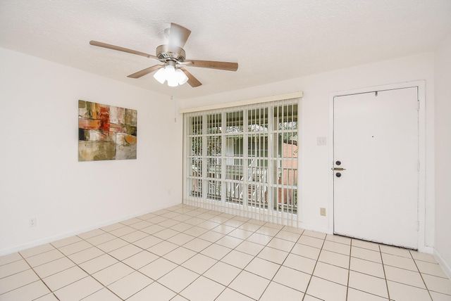 5542 Holly Street 207, Houston, TX 77081