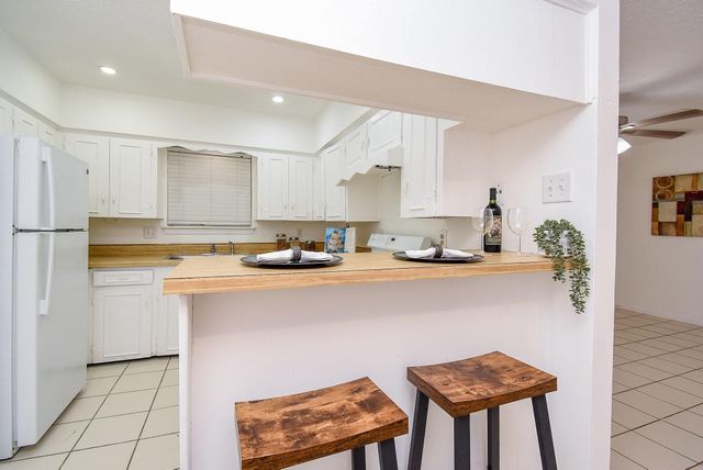 5542 Holly Street 207, Houston, TX 77081