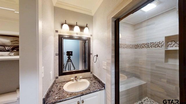 321 N Forest Ave, Tyler, TX 75701