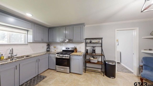 321 N Forest Ave, Tyler, TX 75701