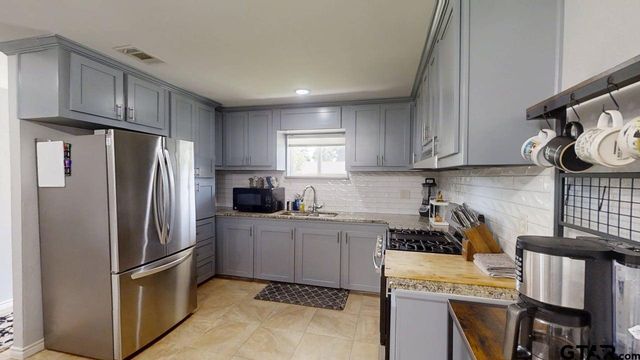 321 N Forest Ave, Tyler, TX 75701