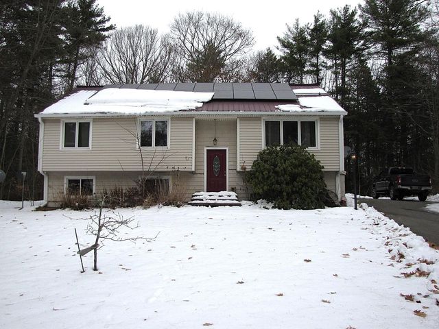 14 Country Acres Road, Sandown, NH 03873