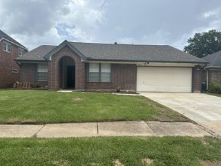 16027 Surrey Woods Drive, Friendswood, TX 77546