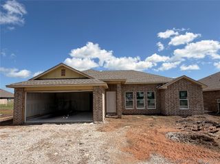 10945 S 271st East Avenue, Coweta, OK 74429