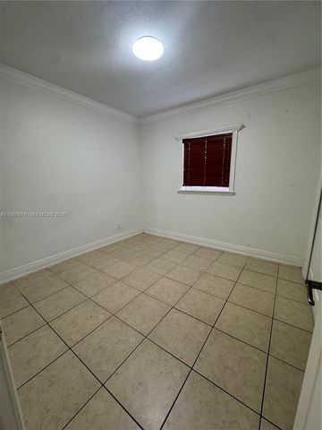 551 E 60th St, Hialeah, FL 33013