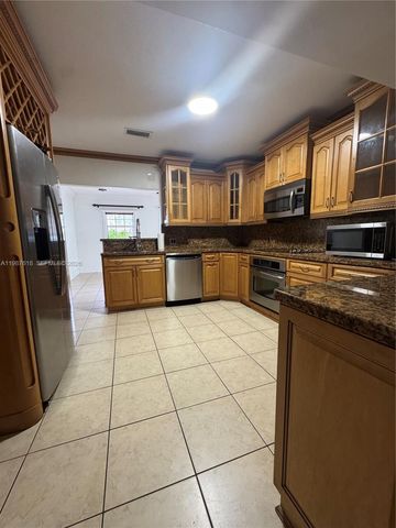 551 E 60th St, Hialeah, FL 33013