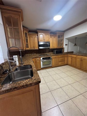 551 E 60th St, Hialeah, FL 33013
