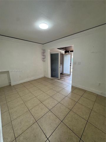 551 E 60th St, Hialeah, FL 33013