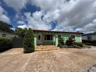 551 E 60th St, Hialeah, FL 33013