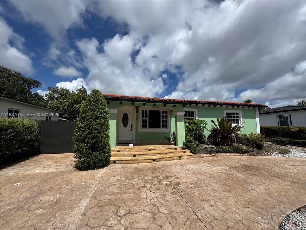 551 E 60th St, Hialeah, FL 33013