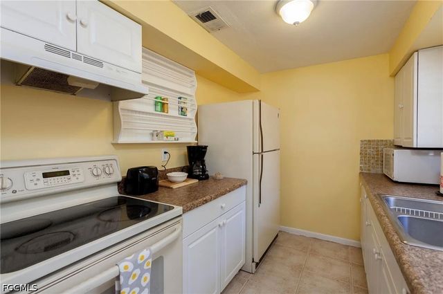 11093 Kelly RD, Fort Myers, FL 33908