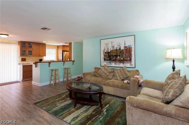 11093 Kelly RD, Fort Myers, FL 33908