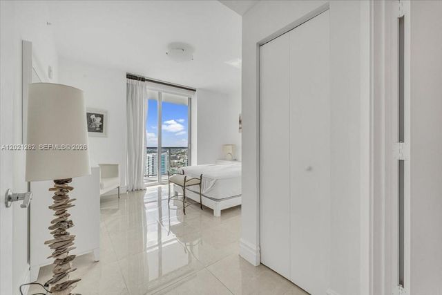 79 SW 12th St 3401-S, Miami, FL 33130
