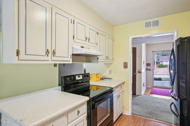 6958 Timbercroft Lane, Fayetteville, NC 28314