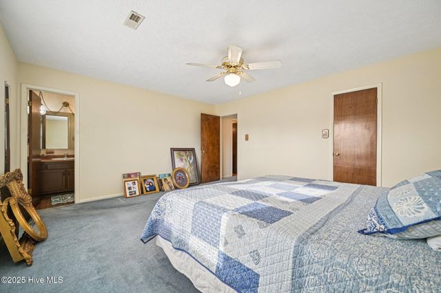 6958 Timbercroft Lane, Fayetteville, NC 28314