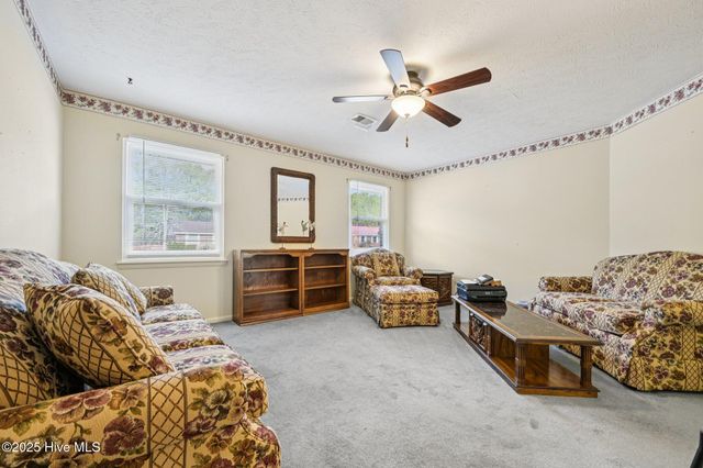 6958 Timbercroft Lane, Fayetteville, NC 28314