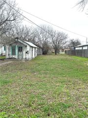 607 S Rachal St, Sinton, TX 78387