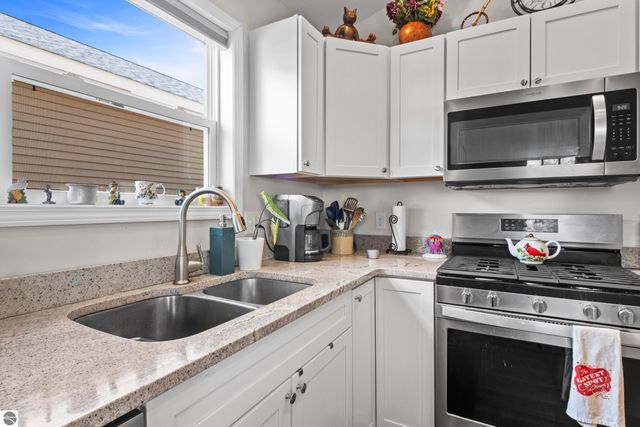 1040 Umber Drive, Traverse City, MI 49696