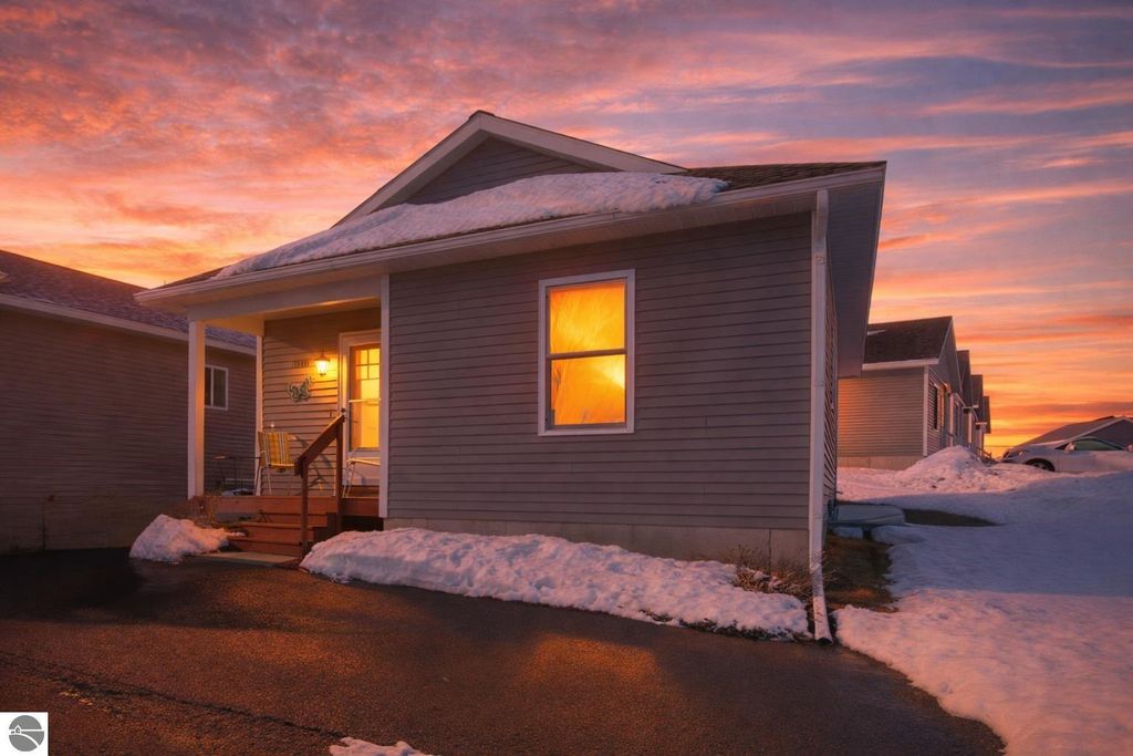 1040 Umber Drive, Traverse City, MI 49696