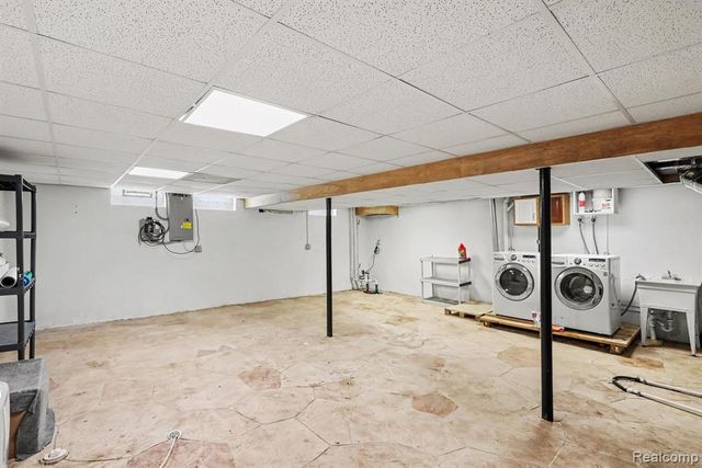 1809 Poppleton Drive, West Bloomfield, MI 48324