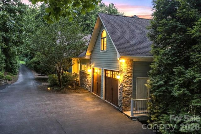 301 Gateway Drive, Hendersonville, NC 28739