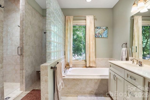 301 Gateway Drive, Hendersonville, NC 28739