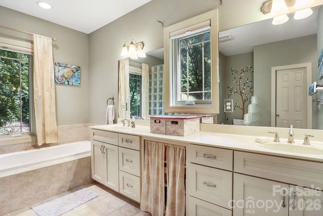 301 Gateway Drive, Hendersonville, NC 28739