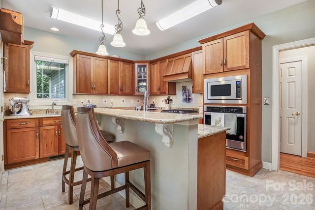 301 Gateway Drive, Hendersonville, NC 28739