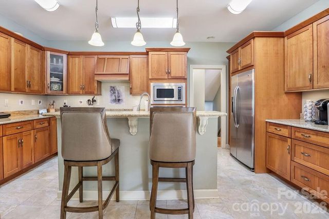 301 Gateway Drive, Hendersonville, NC 28739