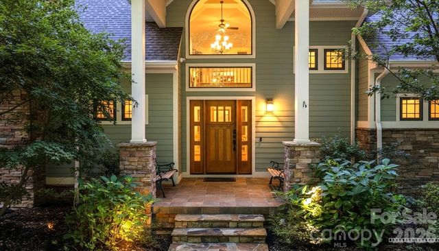 301 Gateway Drive, Hendersonville, NC 28739