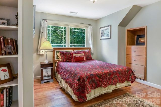 301 Gateway Drive, Hendersonville, NC 28739