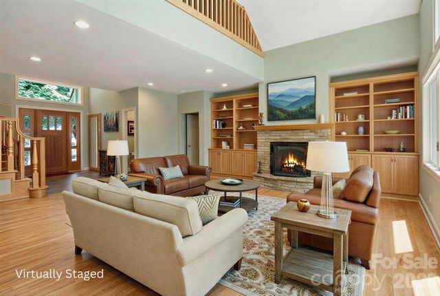 301 Gateway Drive, Hendersonville, NC 28739