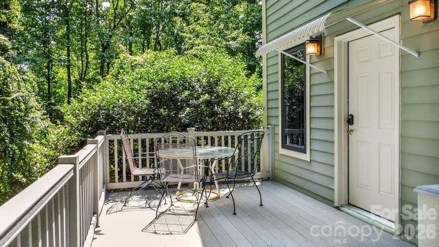 301 Gateway Drive, Hendersonville, NC 28739