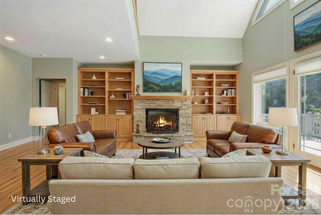 301 Gateway Drive, Hendersonville, NC 28739