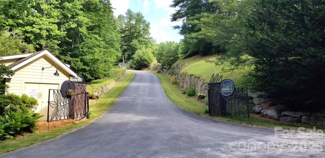 301 Gateway Drive, Hendersonville, NC 28739