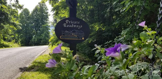 301 Gateway Drive, Hendersonville, NC 28739