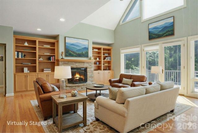 301 Gateway Drive, Hendersonville, NC 28739