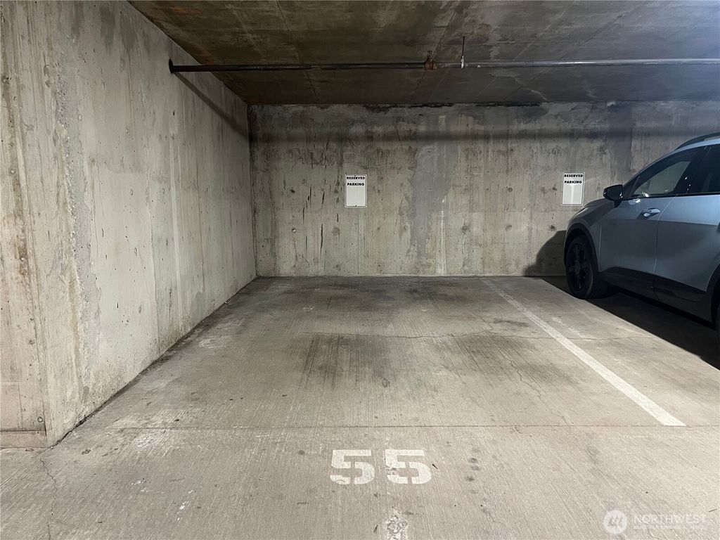 Image 16 of property listing at 412 11th Avenue #303, Seattle, WA 98122