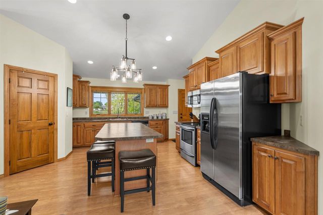 1112 LAKE PARK ROAD, Menasha, WI 54952