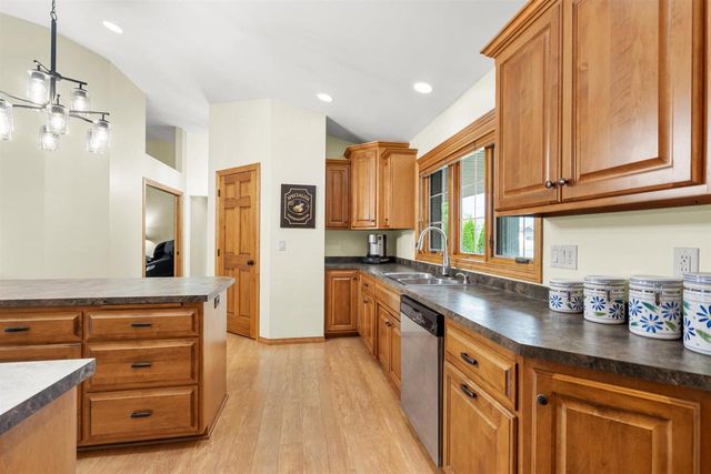 1112 LAKE PARK ROAD, Menasha, WI 54952