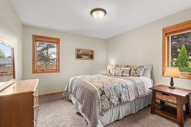 1112 LAKE PARK ROAD, Menasha, WI 54952