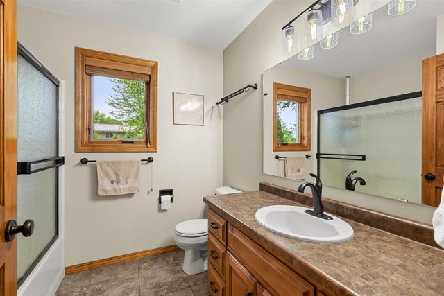 1112 LAKE PARK ROAD, Menasha, WI 54952