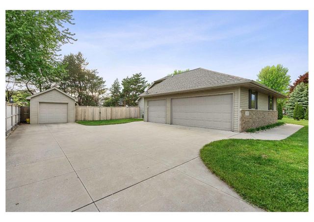 1112 LAKE PARK ROAD, Menasha, WI 54952