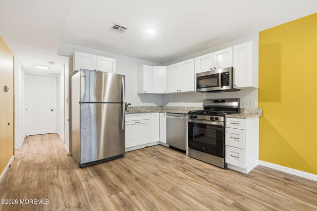 11 W Arverne Avenue, Ocean Gate, NJ 08740